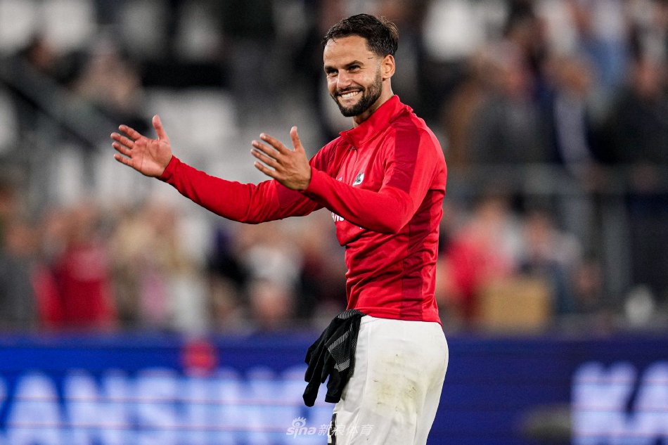 栩栩如生的 栩栩如生的