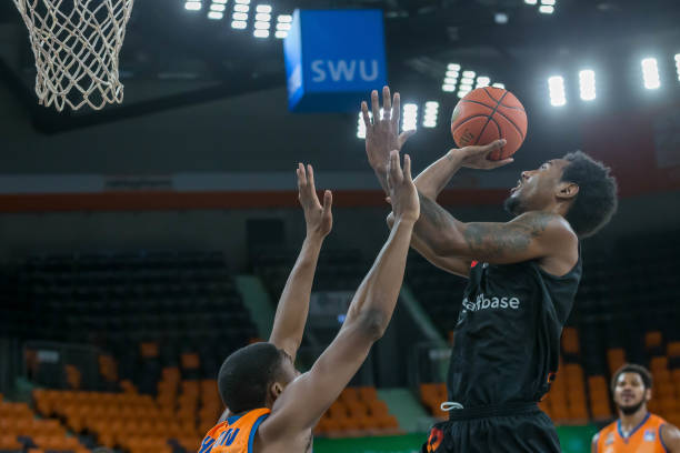 掩护后中距 掩护后中距