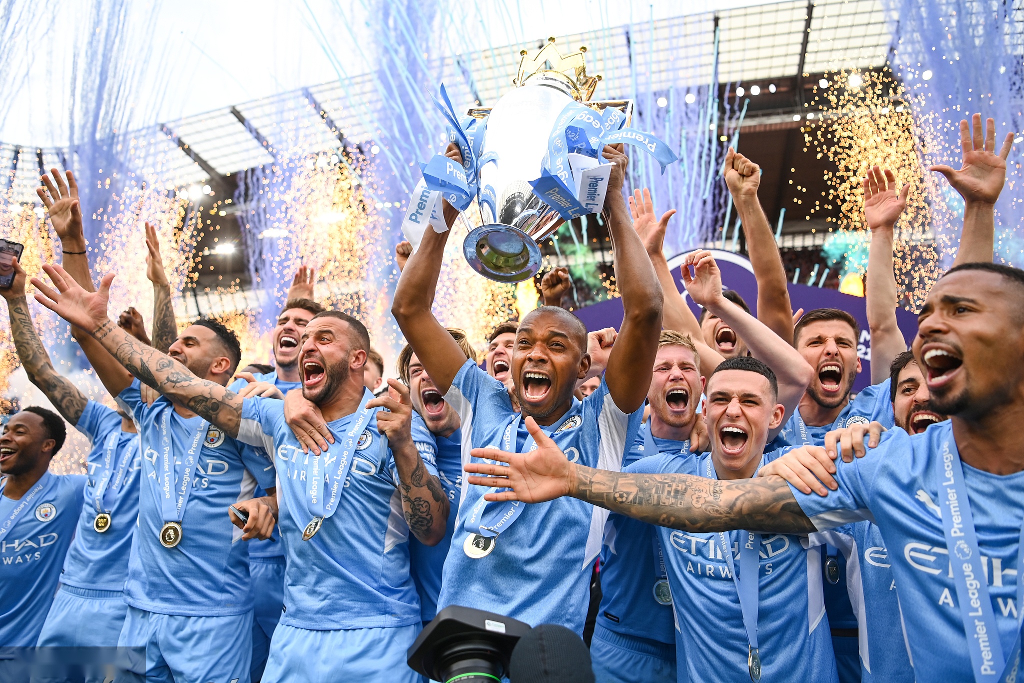 他不仅通过 他不仅通过